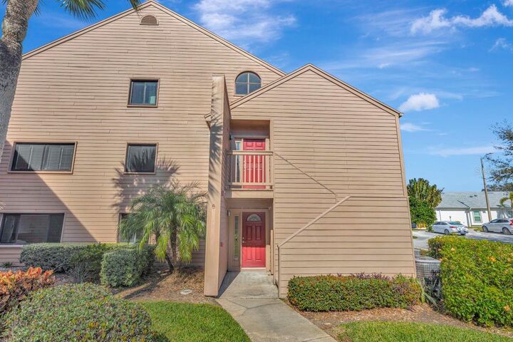 Property Photo:  341 Windrush Loop  FL 34689 