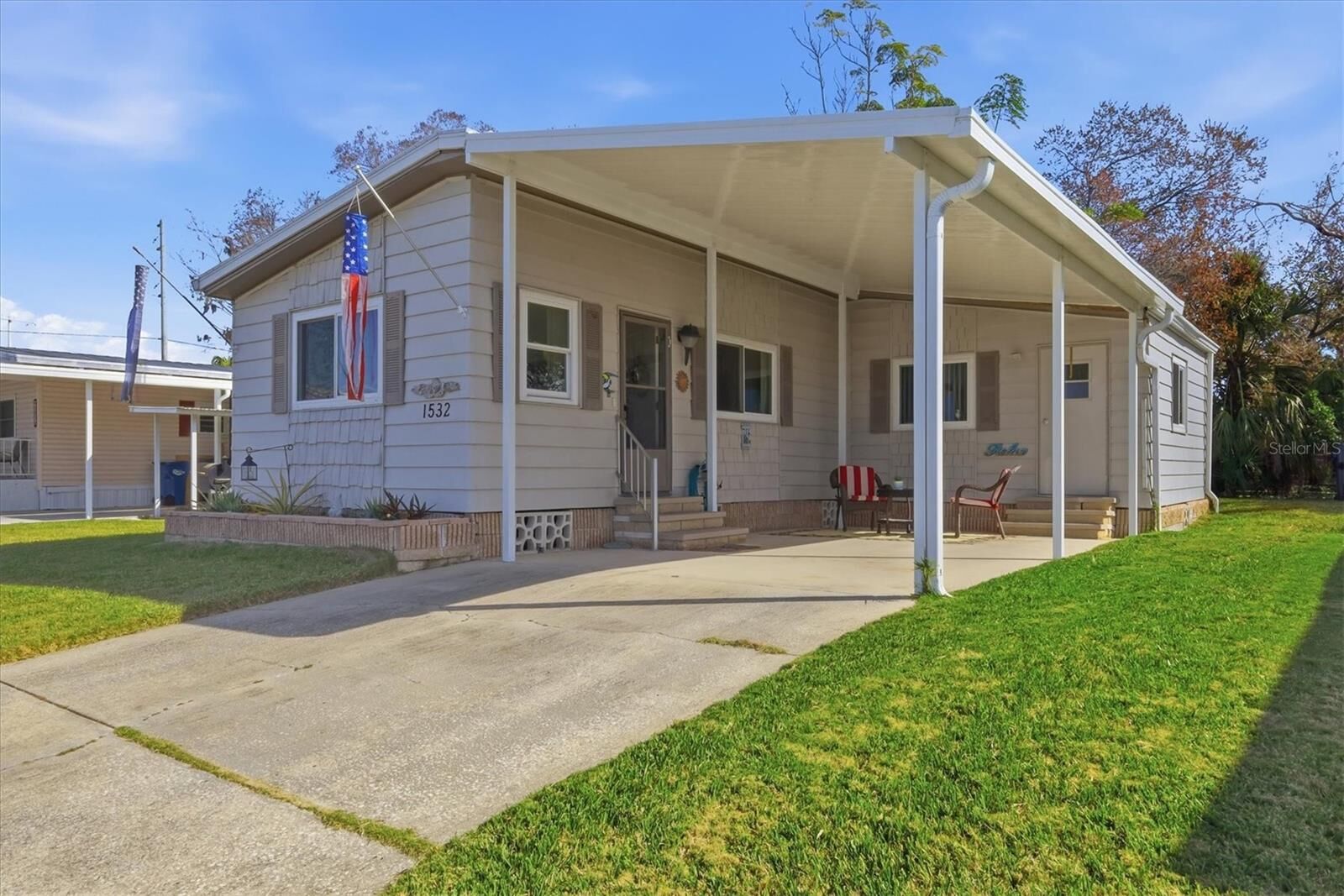 Property Photo:  1532 47th Avenue Drive E  FL 34222 