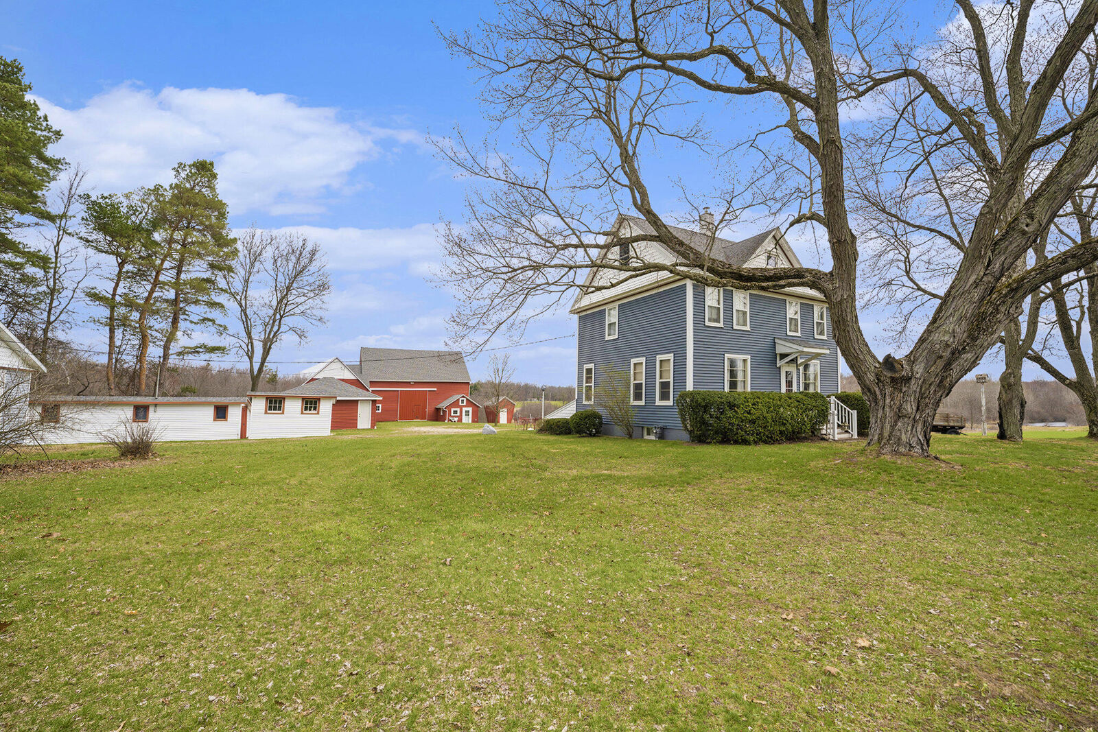 Property Photo:  5233 124th Avenue  MI 49408 