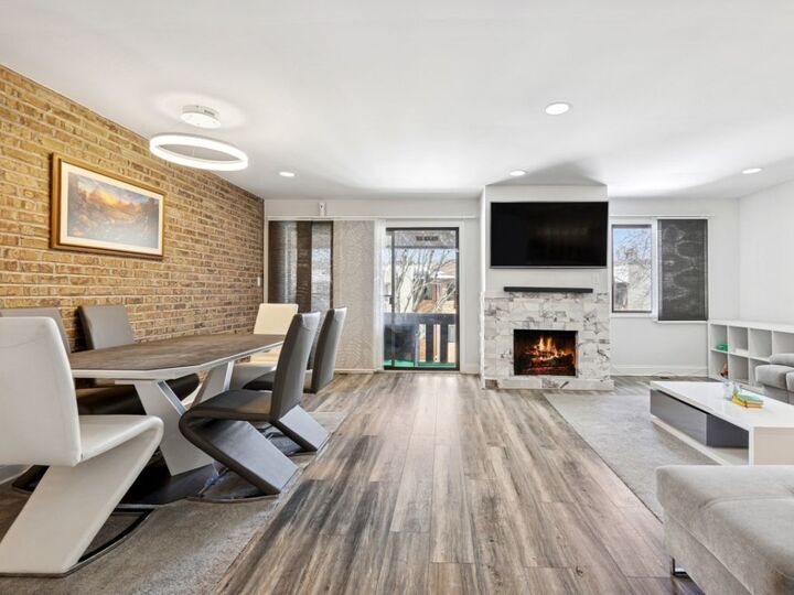 Property Photo:  320 Sheridan Drive 2C  IL 60527 