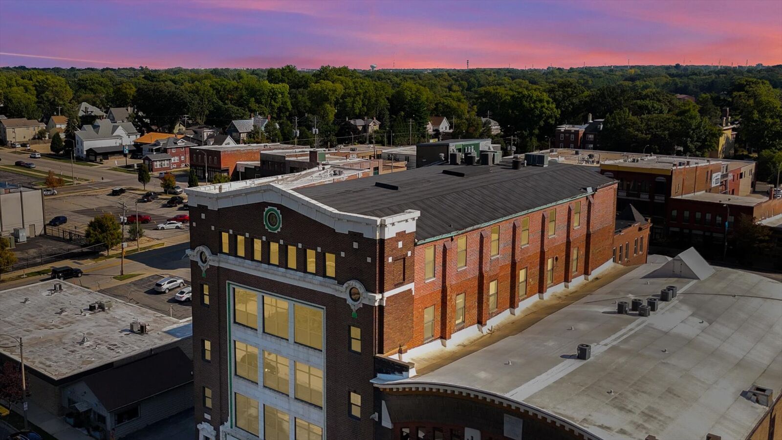 Property Photo: 209 E Washington Street 5 IL 61701