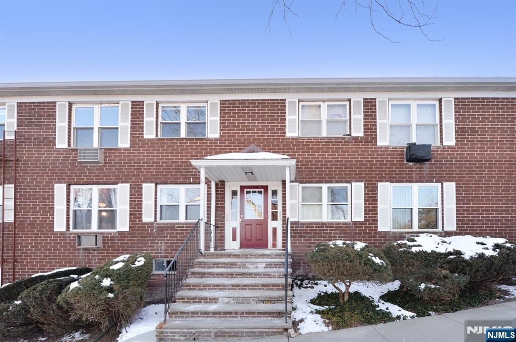 Property Photo:  100 Pierson Miller E4  NJ 07442 