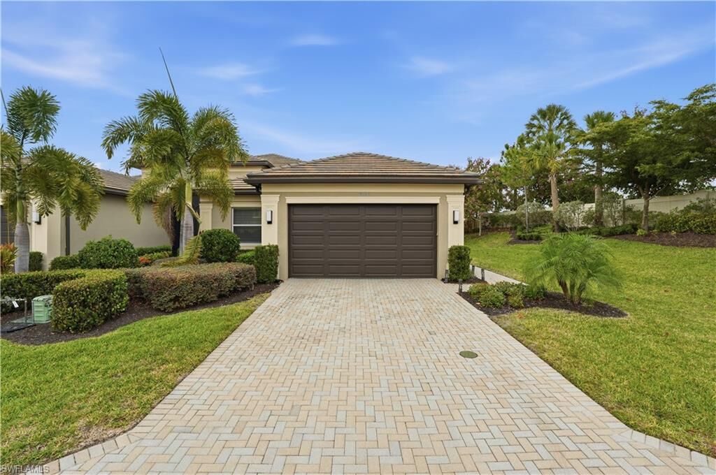Property Photo: 28400 Halton Ln FL 34135