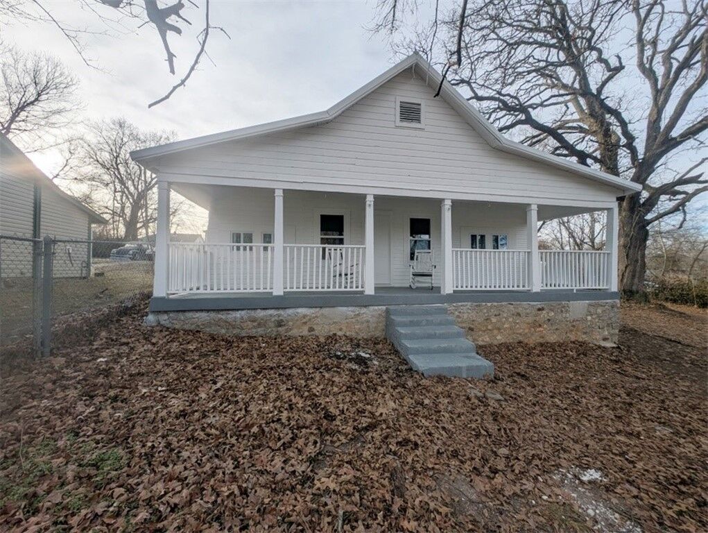 Property Photo:  710 N Rowland Street  AR 72601 