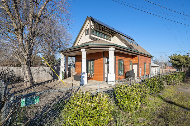 Property Photo:  2361 Kings Highway  OR 97501 