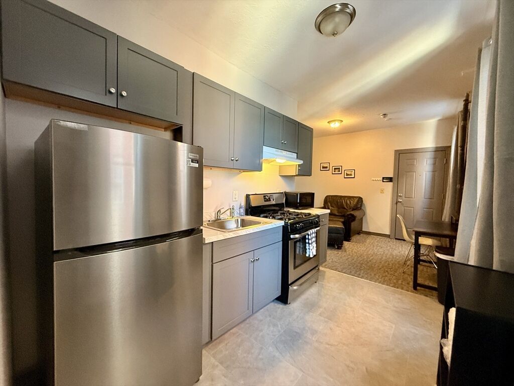 Property Photo:  70 Russell 3  MA 01609 