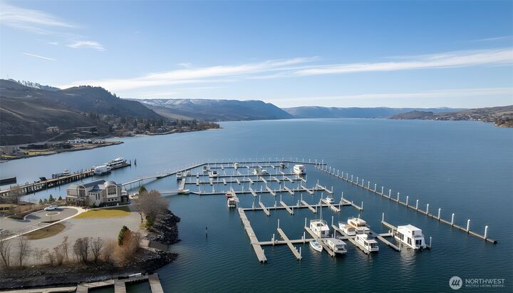 Property Photo: 1350 #D11 W Woodin Avenue D11 WA 98816