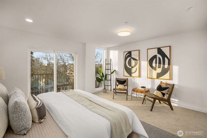 Property Photo: 916 B 15th Avenue WA 98122