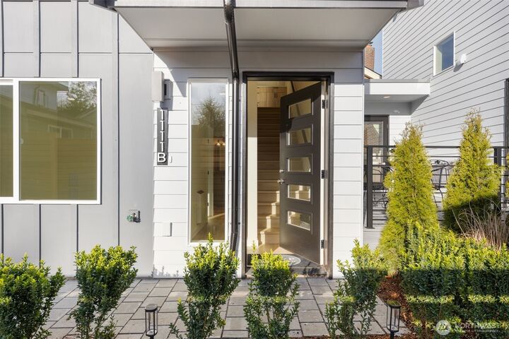 Property Photo: 1111 B 26th Avenue WA 98122