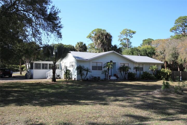 Property Photo:  8205 93rd Avenue  FL 32967 