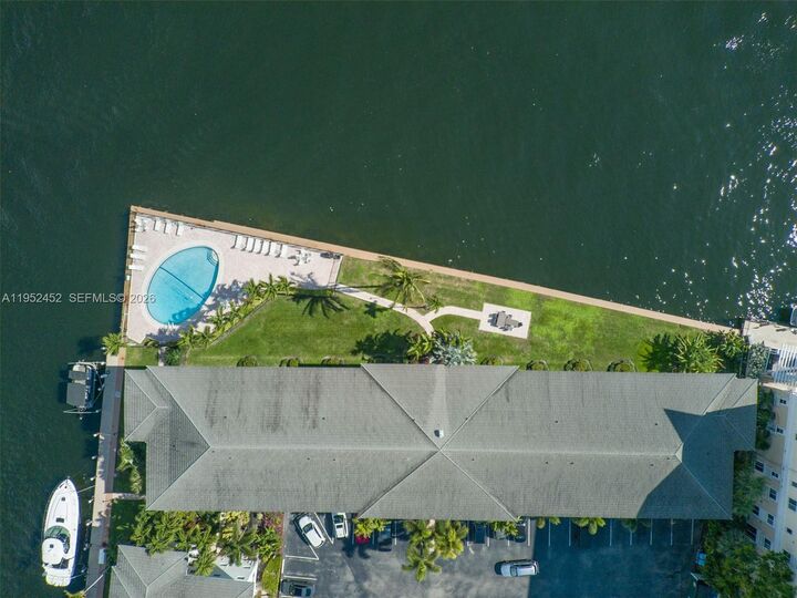 Property Photo:  2895 NE 32nd St 207  FL 33306 