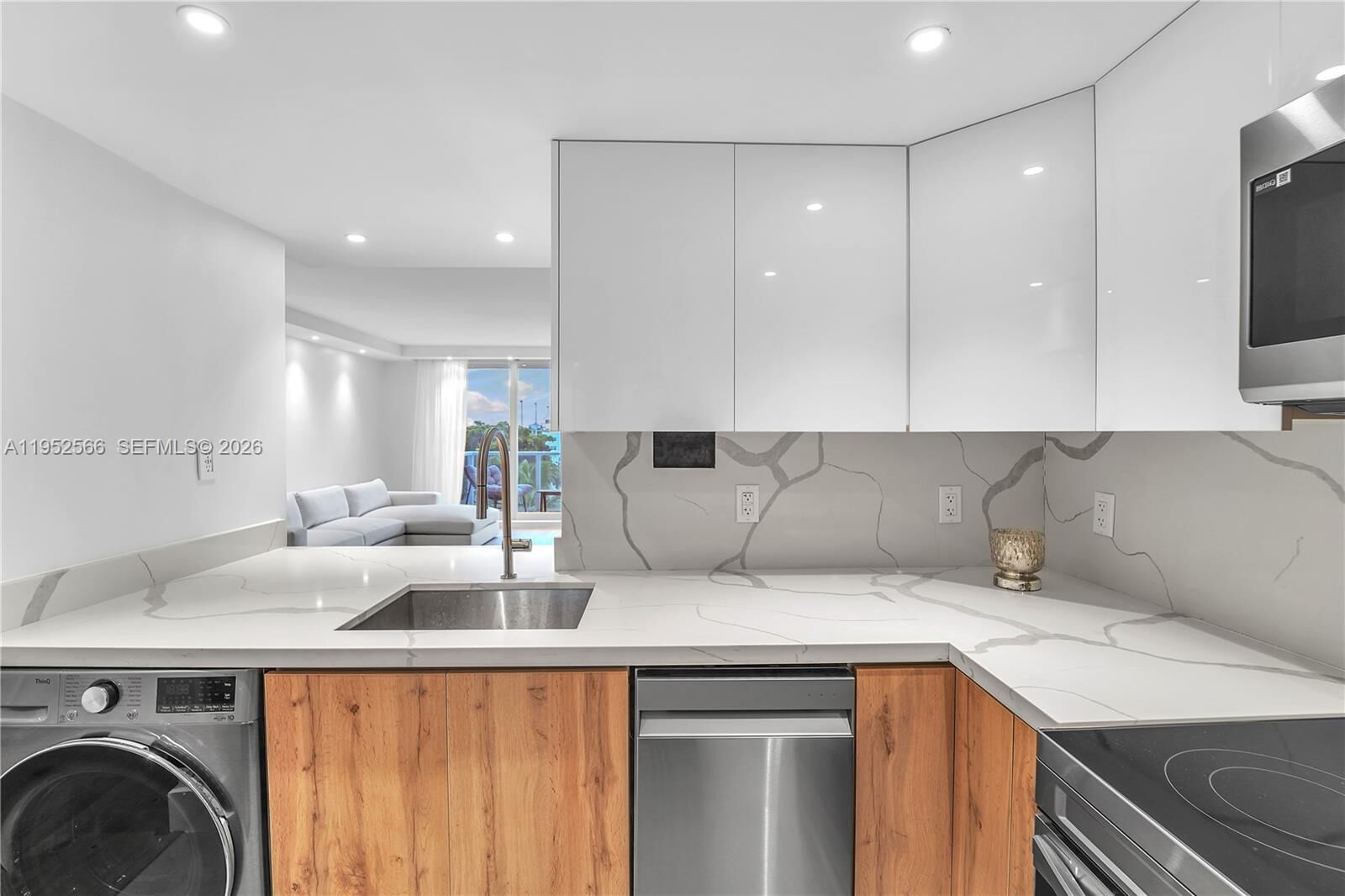 Property Photo: 1000 West Ave 408 FL 33139
