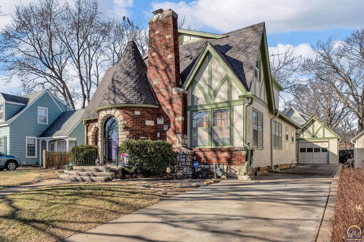 Property Photo:  1347 SW Campbell Ave  KS 66604 