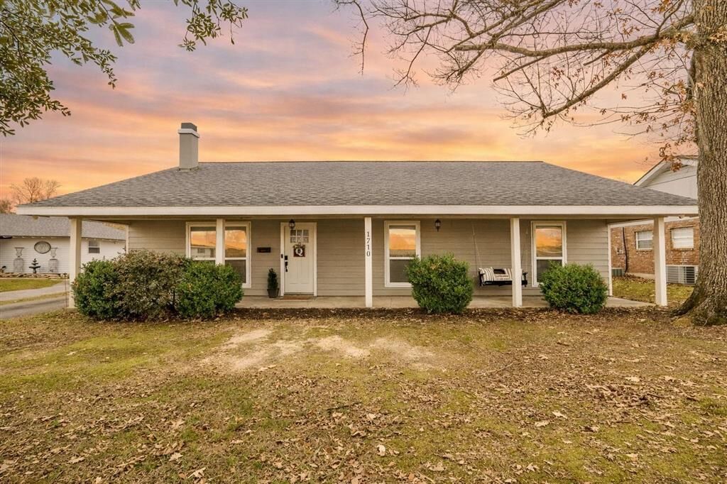 Property Photo:  1710 Jones Street  LA 70669 