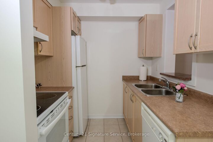 Property Photo:  8 Dayspring Circle 1109  ON L6P 2Z7 