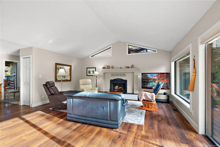 Photo de la propriété:  1255 Wain Rd 32  BC V8L 4R1 