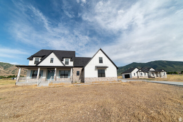 Property Photo: 2288 N Lincoln Ln A/B UT 84074