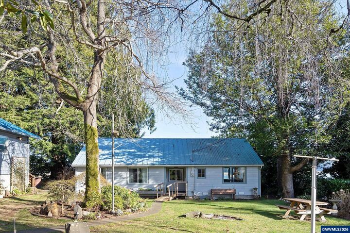 Property Photo:  2032 SE Garden Way  OR 97394 