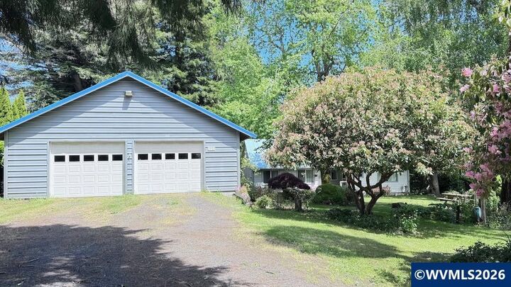 Property Photo: 2032 SE Garden Way OR 97394