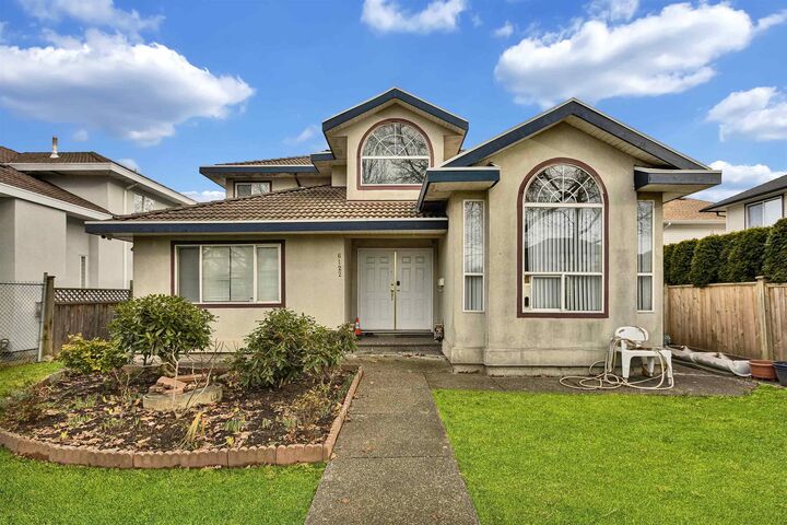 Photo de la propriété:  6122 168 Street  BC V3S 3X8 