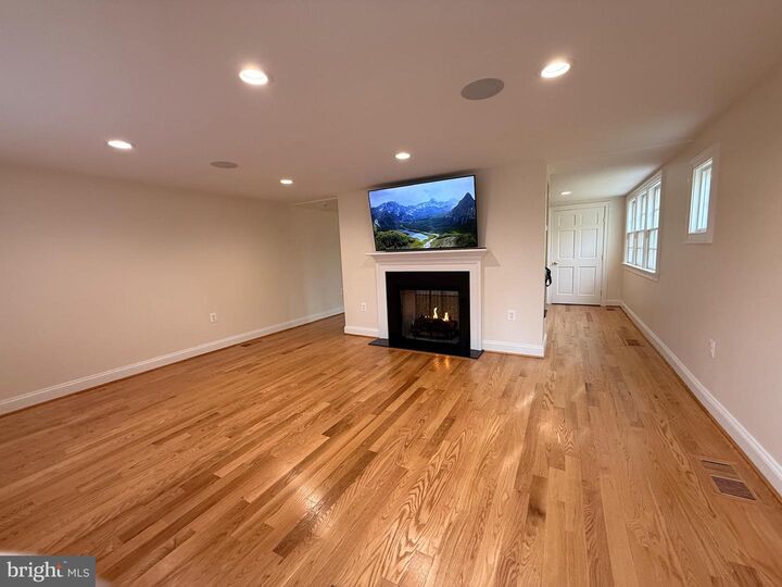 Property Photo:  217 W Market Street  VA 20176 