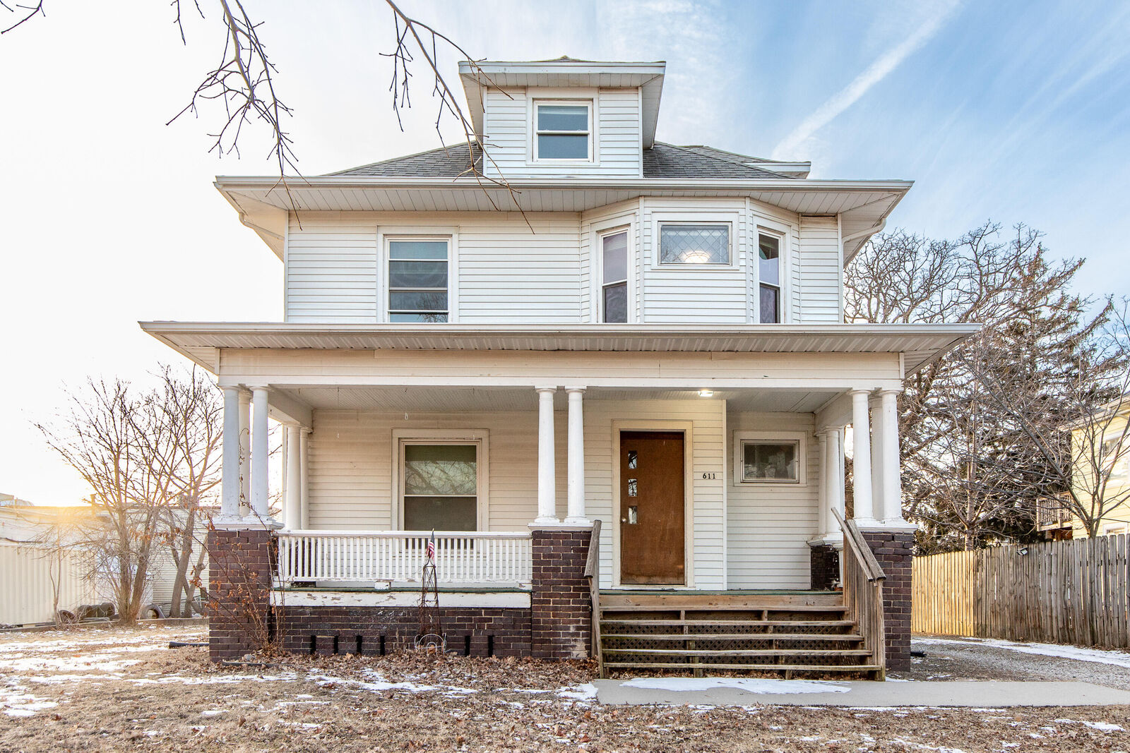 Property Photo:  611 Kellogg Avenue  IA 50010 