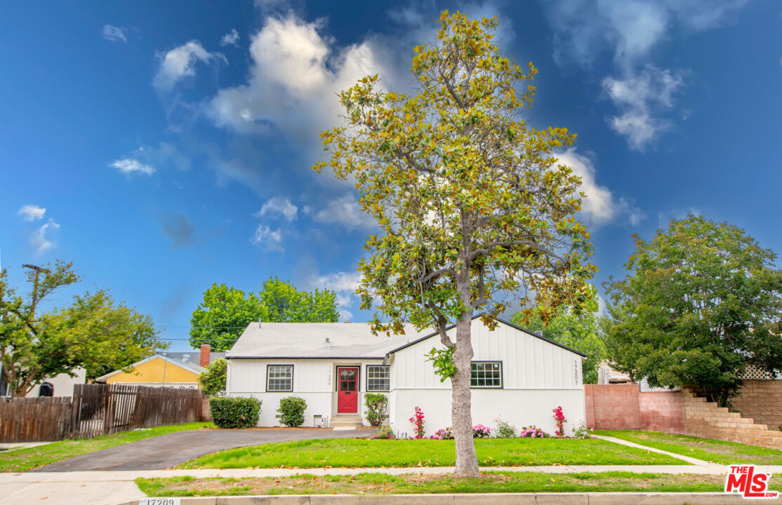Property Photo: 17209 Stagg St CA 91406