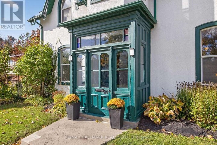 Property Photo: 84 Wellington Street East ON L4M 3K9