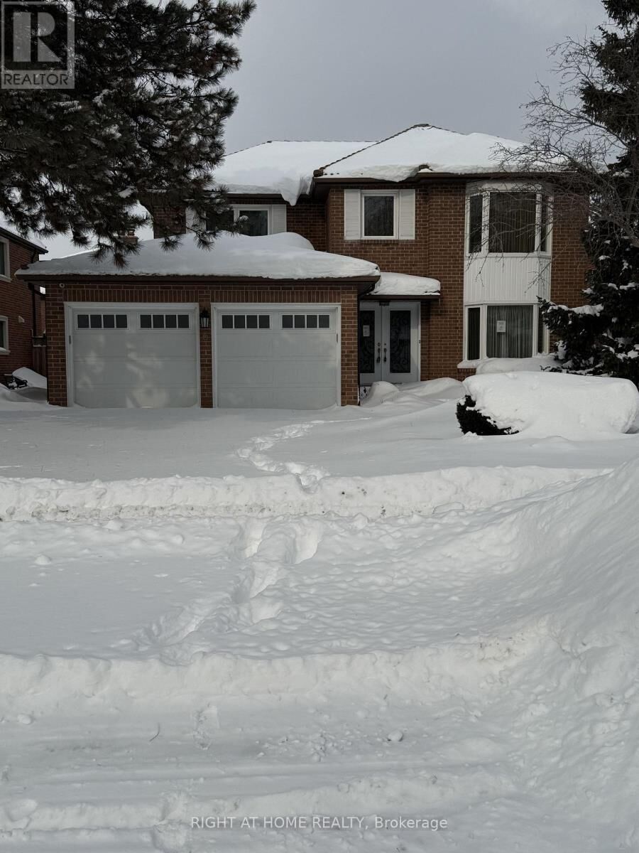 Property Photo:  6 Carriage Lane  ON M2R 3V6 