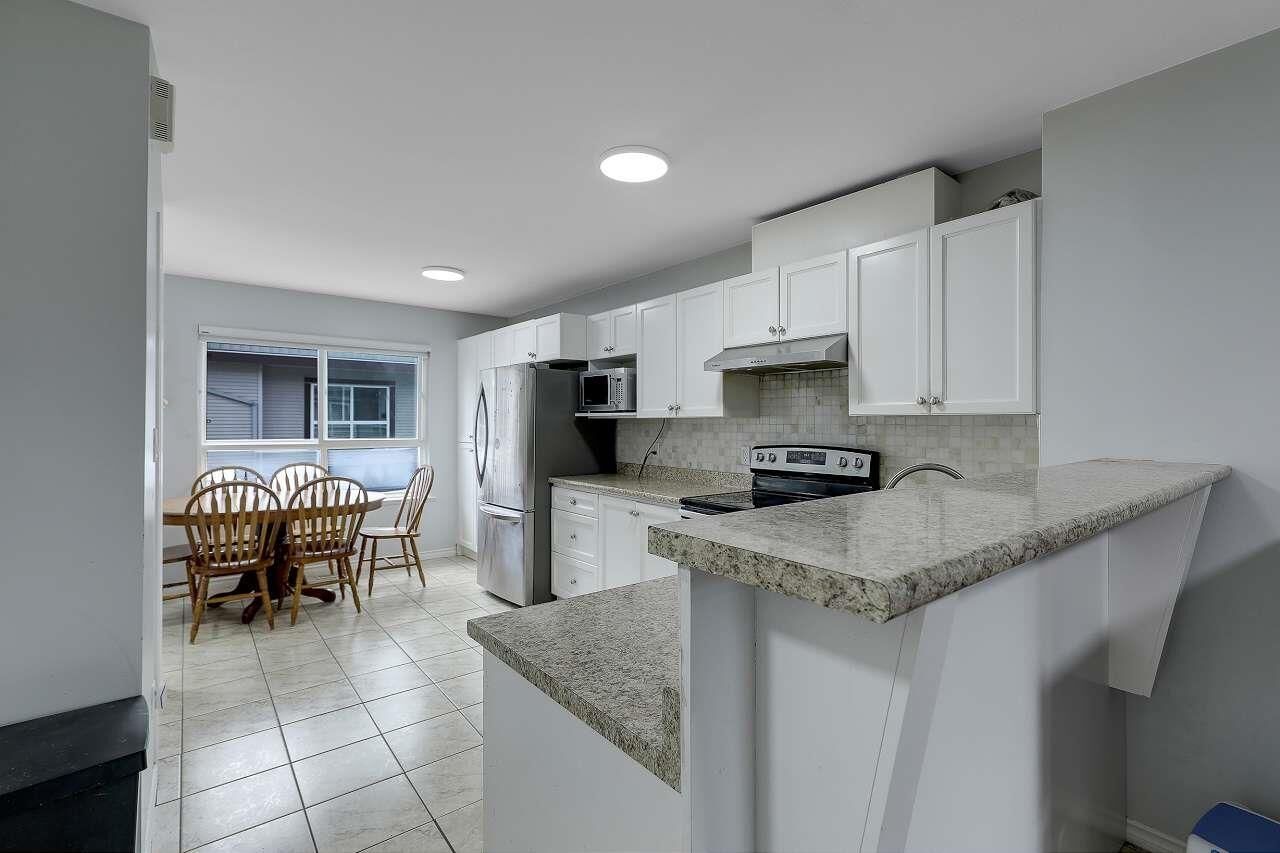 Photo de la propriété: 12730 66 Avenue 2 BC V3W 1P3