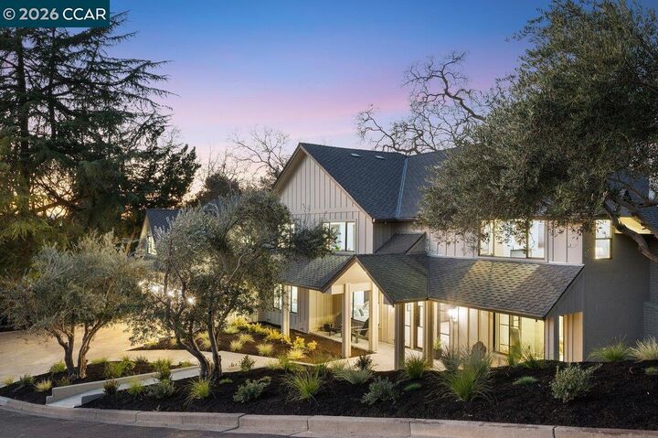 Property Photo:  1 Waverly Ct  CA 94507 