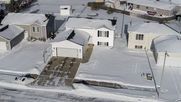 Property Photo: 3704 Lewis Road NW ND 58554