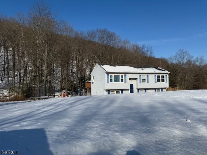 Property Photo:  31 Meadow Ln  NJ 07462 