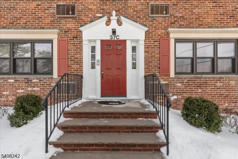 Property Photo:  37 Sandra Circle 3  NJ 07090 