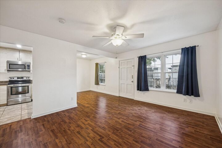 Property Photo:  3131 Southwest Freeway C33  TX 77098 