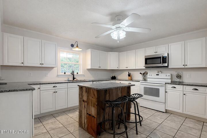 Property Photo:  1680 Doc Loy Rd  TN 37337 