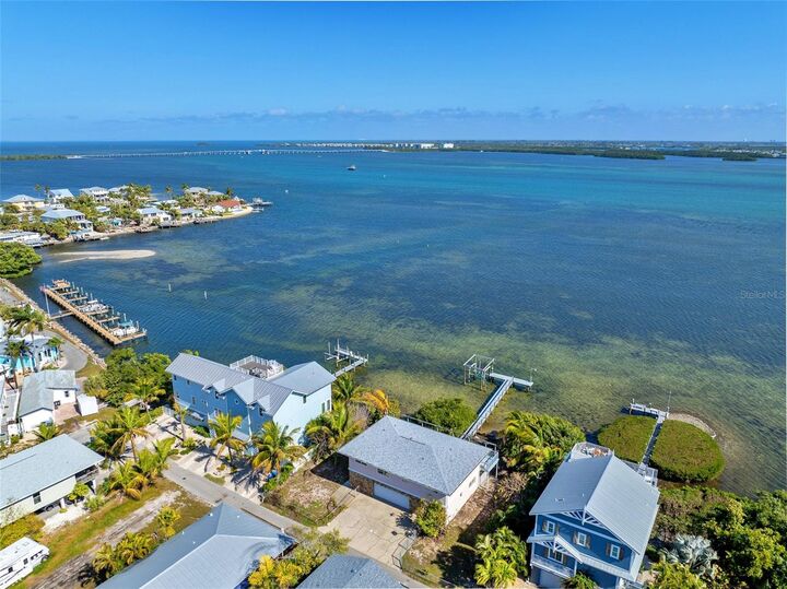 Property Photo: 2512 Avenue A FL 34217