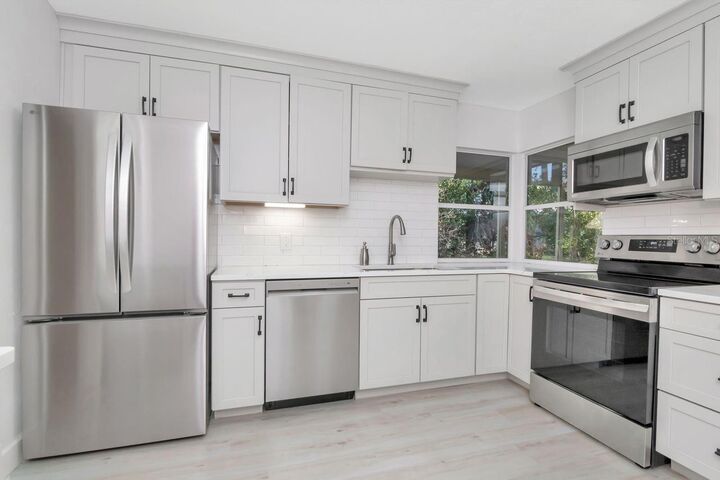 Property Photo: 236 North Street FL 34683