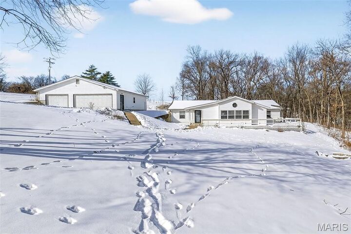 Property Photo:  389 Highway Y  MO 63389 