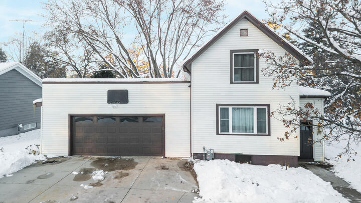 Property Photo:  424 Fremont St  WI 53073 