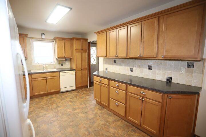Property Photo:  604 10th St NE  ND 58703 