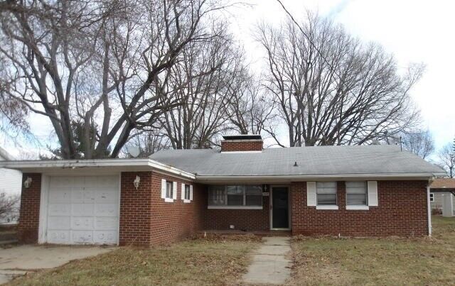 Property Photo:  108 N Locust Street  IL 61756 