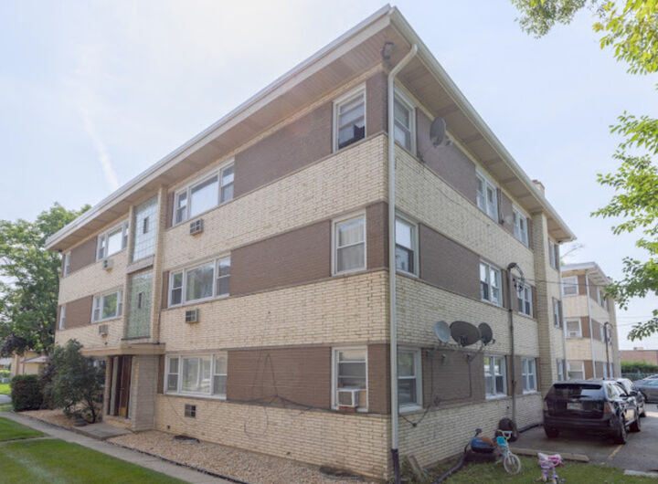 Property Photo: 314 Beach Avenue 3D IL 60526