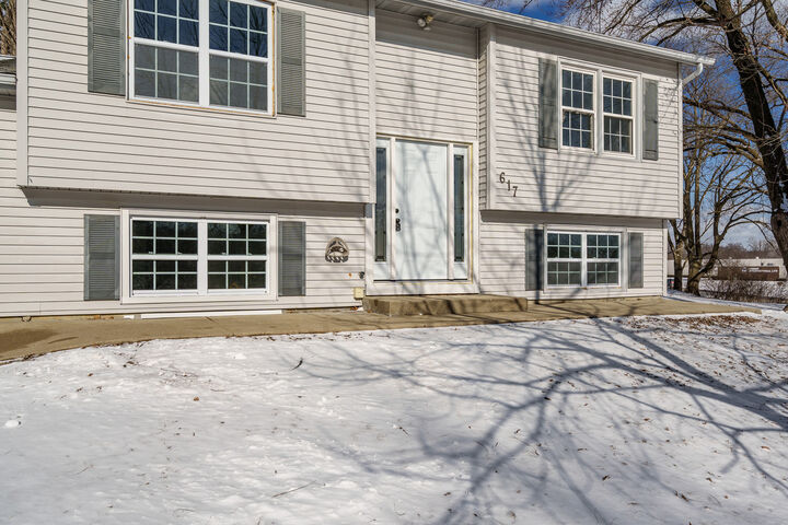 Property Photo:  617 E 3rd Street  IL 61010 