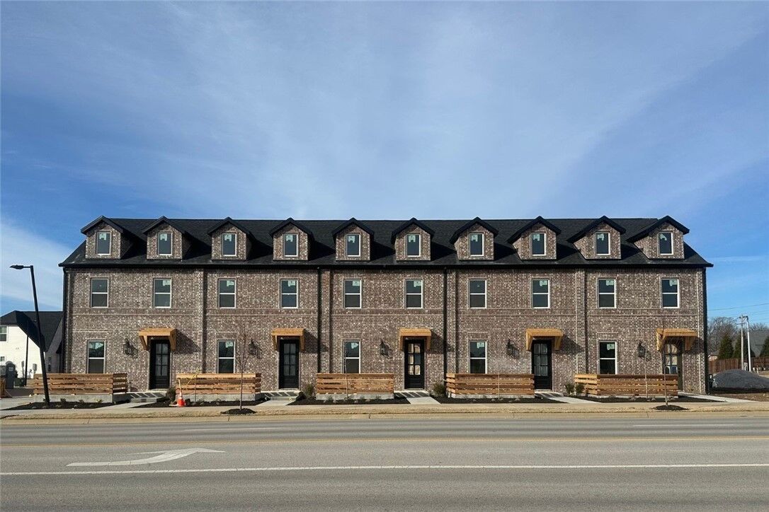 Property Photo:  5902-5910 S Bellview Road  AR 72758 