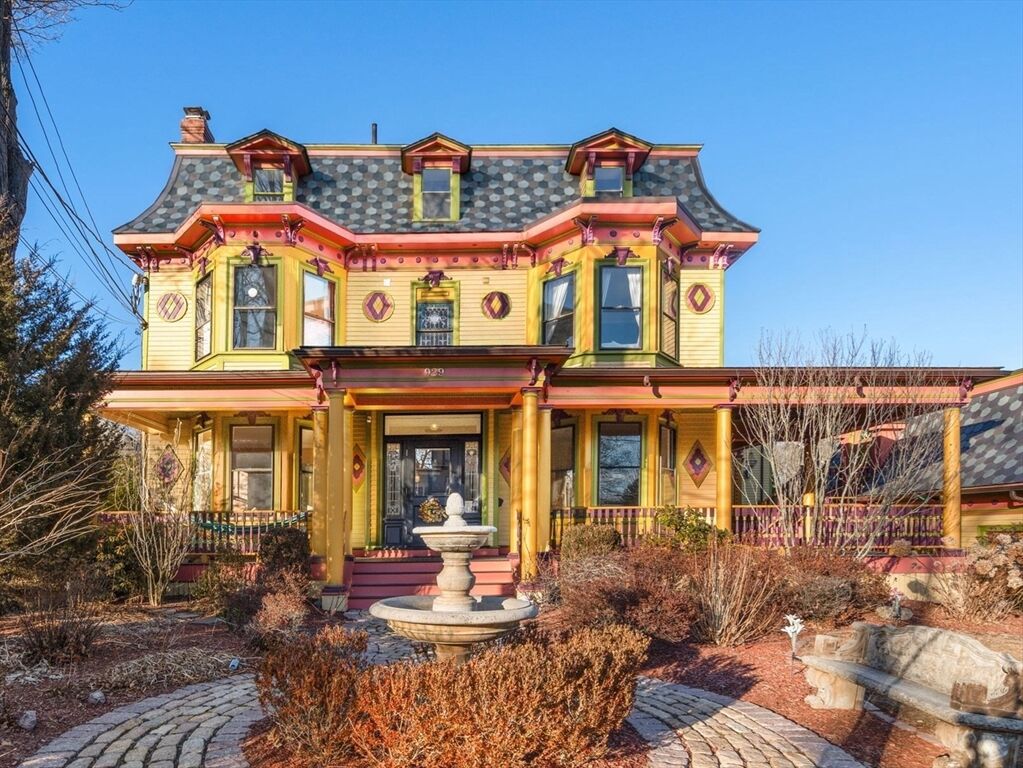 Property Photo: 929 Beacon St MA 02459