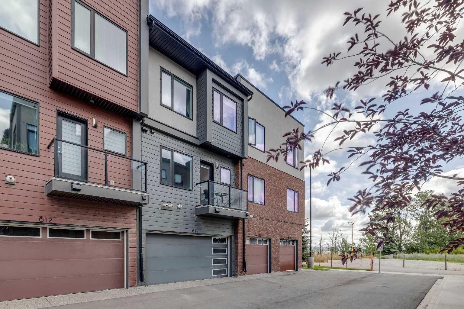 Property Photo: 614 Greenbriar Common NW AB T3B 6J2