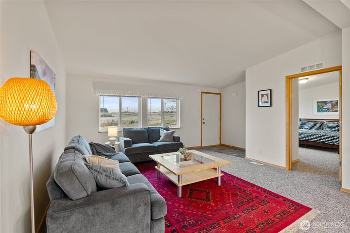 Property Photo: 14396 Hwy 97 WA 98926