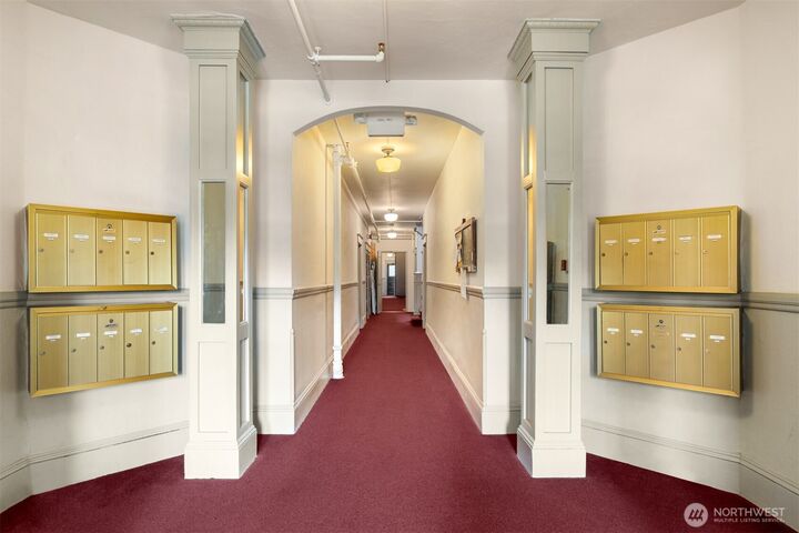 Property Photo:  1726  15th Avenue 7  WA 98122 