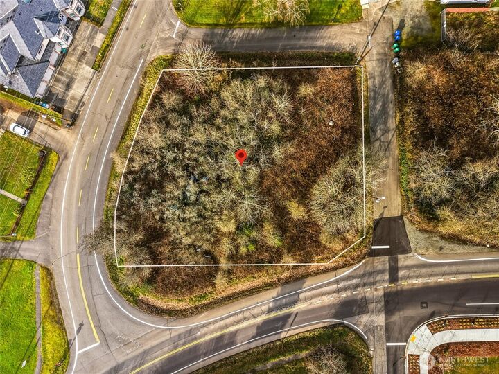 Property Photo:  2 Xxx S Talbot Road  WA 98055 